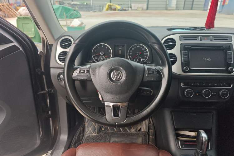 Used Volkswagen Tiguan 2013 1.8 TSI Automatic All-Wheel Drive Luxury Model Steering Wheel