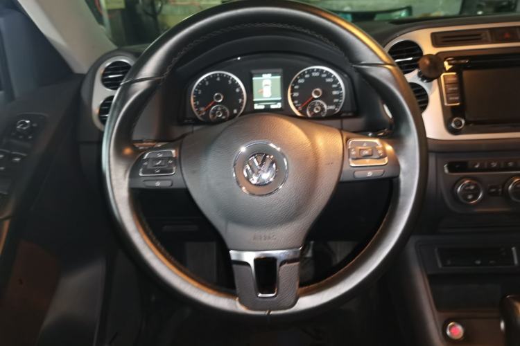 Used Volkswagen Tiguan 2013 2.0 TSI Automatic All-Wheel Drive Luxury Edition Steering Wheel