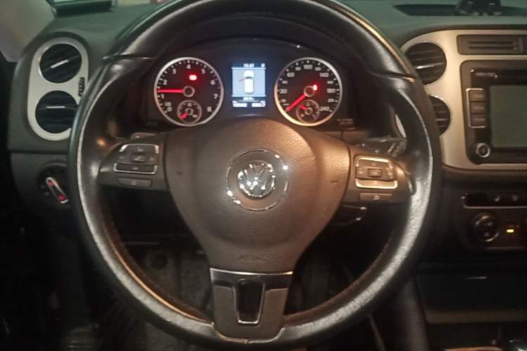 Used Volkswagen Tiguan 2013 1.8 TSI Automatic All-Wheel Drive Luxury Model Steering Wheel