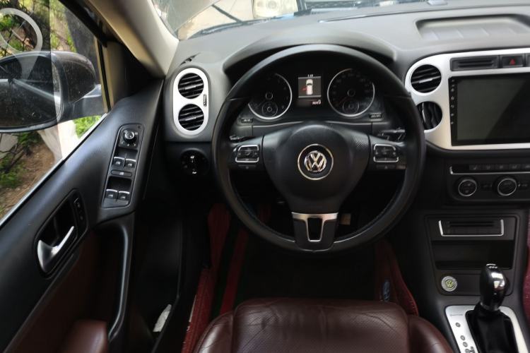 Used Volkswagen Tiguan 2013 1.8 TSI Automatic All-Wheel Drive Luxury Model Steering Wheel
