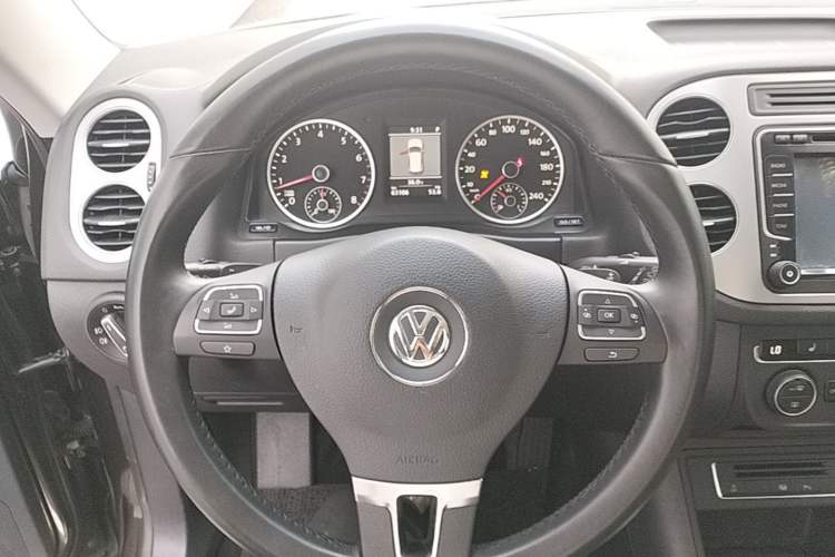 Used Volkswagen Tiguan 2013 2.0 TSI Automatic All-Wheel-Drive Flagship Edition Steering Wheel
