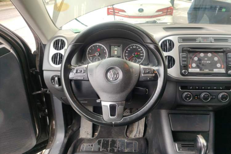 Used Volkswagen Tiguan 2013 1.8TSI Automatic Two-Wheel Drive Luxury Model Steering Wheel