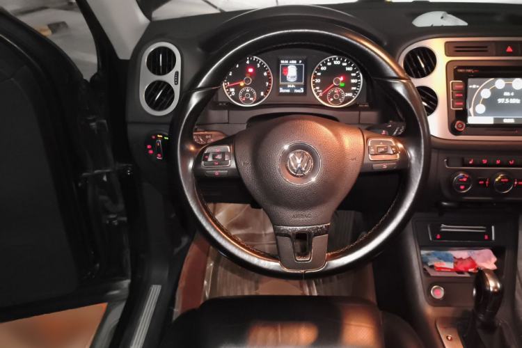 Used Volkswagen Tiguan 2013 1.8 TSI Automatic All-Wheel Drive Luxury Model Steering Wheel