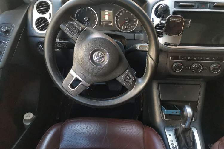 Used Volkswagen Tiguan 2013 1.8 TSI Automatic All-Wheel Drive Luxury Model Steering Wheel