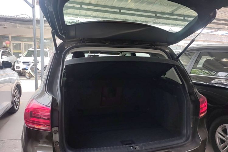 Used Volkswagen Tiguan 2013 2.0 TSI Automatic All-Wheel Drive Luxury Edition Trunk