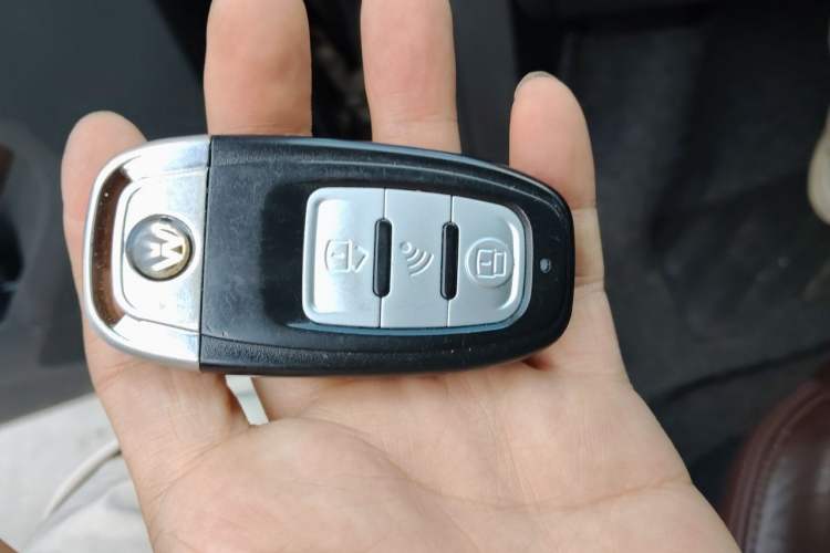 Used Volkswagen Tiguan 2013 2.0 TSI Automatic All-Wheel Drive Luxury Edition Vehicle Key