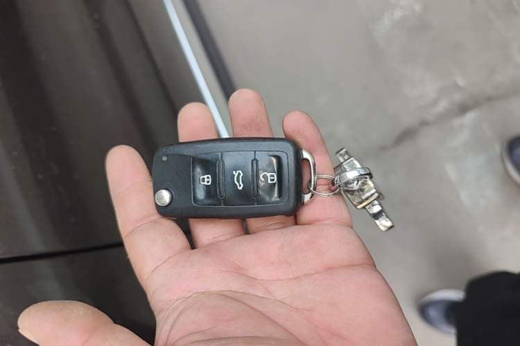 Used Volkswagen Tiguan 2013 2.0 TSI Automatic All-Wheel Drive Luxury Edition Vehicle Key