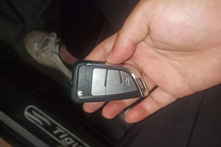 Used Volkswagen Tiguan 2013 1.8 TSI Automatic All-Wheel Drive Luxury Model Vehicle Key