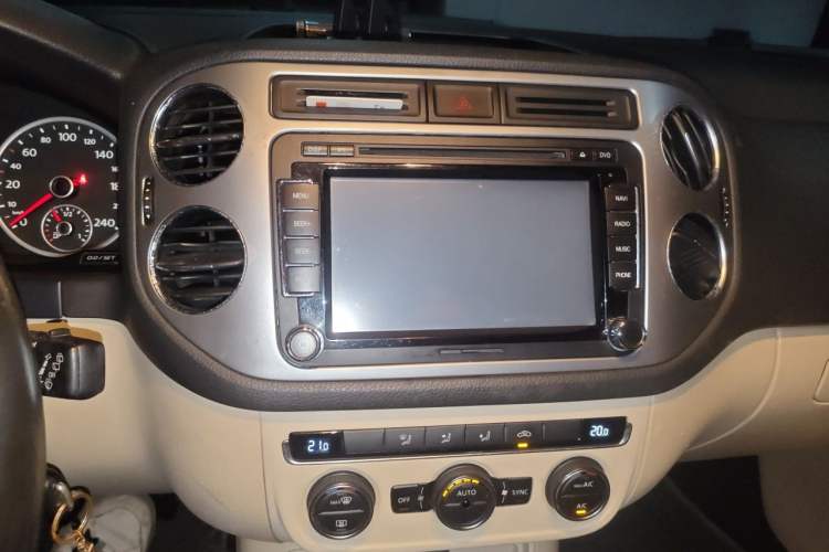 Used Volkswagen Tiguan 2013 1.8 TSI Automatic Two-Wheel Drive Comfort Edition Audio And AC Panel