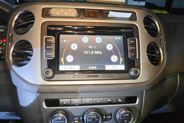 Used Volkswagen Tiguan 2013 1.8TSI Automatic Two-Wheel Drive Luxury Model Audio And AC Panel
