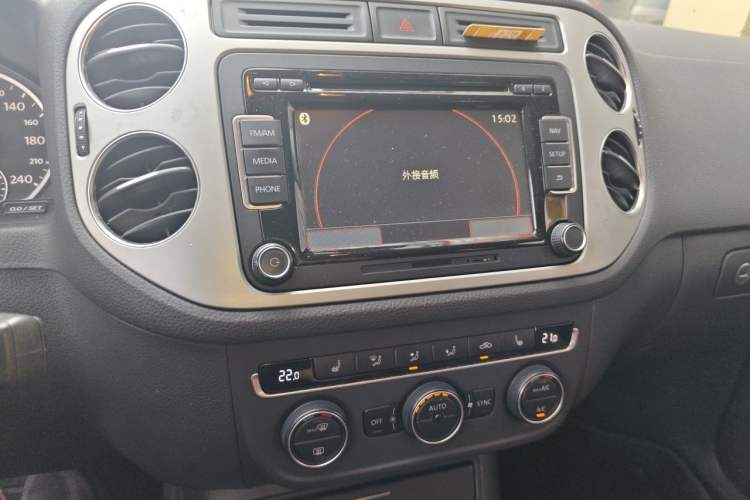 Used Volkswagen Tiguan 2013 1.8 TSI Automatic All-Wheel Drive Luxury Model Audio And AC Panel
