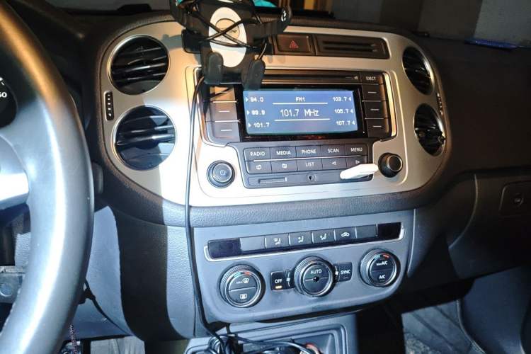 Used Volkswagen Tiguan 2013 1.8 TSI Automatic Two-Wheel Drive Comfort Edition Audio And AC Panel