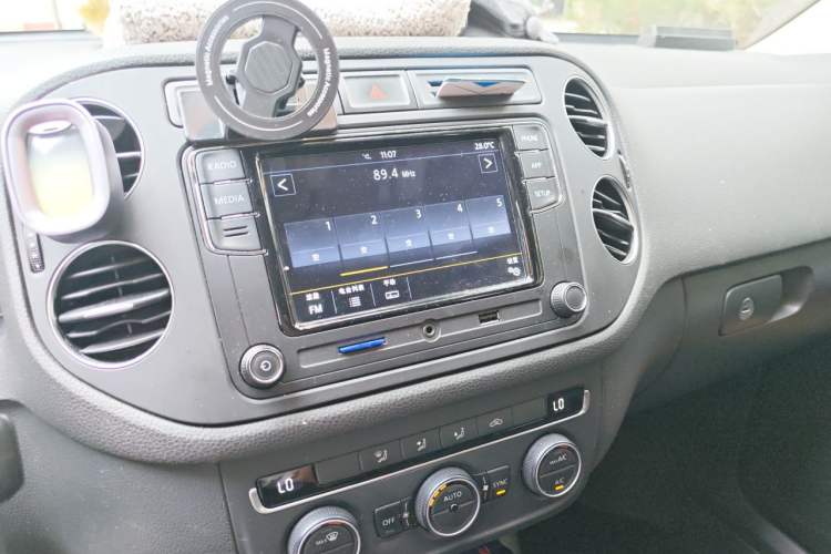 Used Volkswagen Tiguan 2013 1.8 TSI Automatic Two-Wheel Drive Comfort Edition Audio And AC Panel