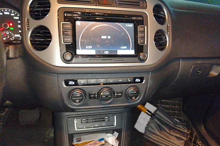 Used Volkswagen Tiguan 2013 2.0 TSI Automatic All-Wheel-Drive Flagship Edition Audio And AC Panel