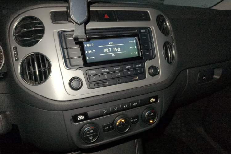Used Volkswagen Tiguan 2013 1.8TSI Automatic All-Wheel-Drive Comfort Edition Audio And AC Panel