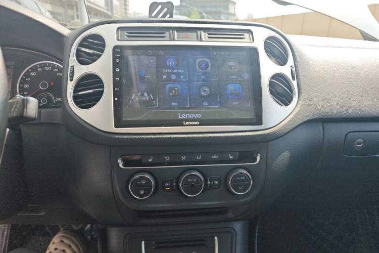 Used Volkswagen Tiguan 2013 2.0 TSI Automatic All-Wheel-Drive Flagship Edition Audio And AC Panel