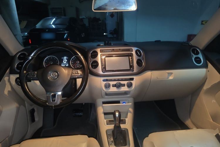 Used Volkswagen Tiguan 2013 1.8 TSI Automatic Two-Wheel Drive Comfort Edition Center Console