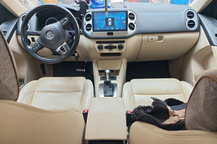 Used Volkswagen Tiguan 2013 1.8 TSI Automatic All-Wheel Drive Luxury Model Center Console