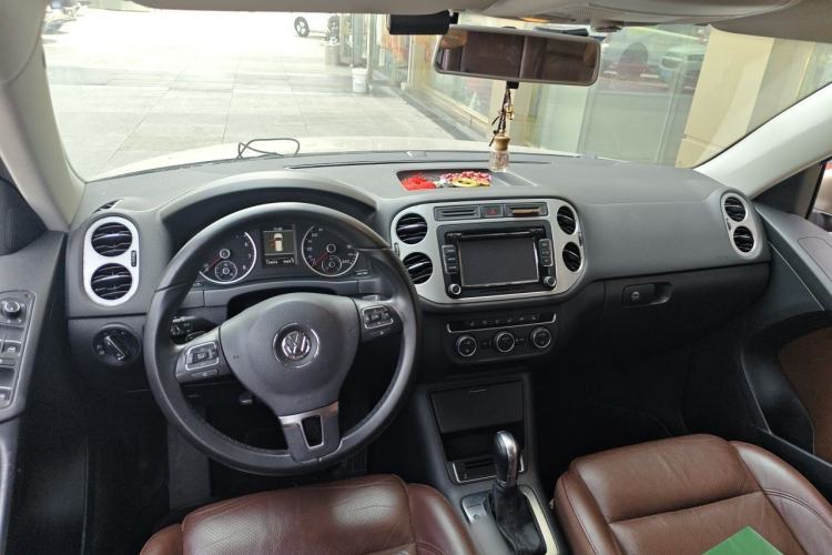 Used Volkswagen Tiguan 2013 1.8 TSI Automatic All-Wheel Drive Luxury Model Center Console