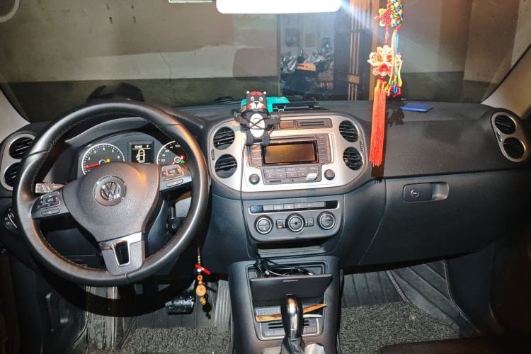 Used Volkswagen Tiguan 2013 1.8 TSI Automatic Two-Wheel Drive Comfort Edition Center Console
