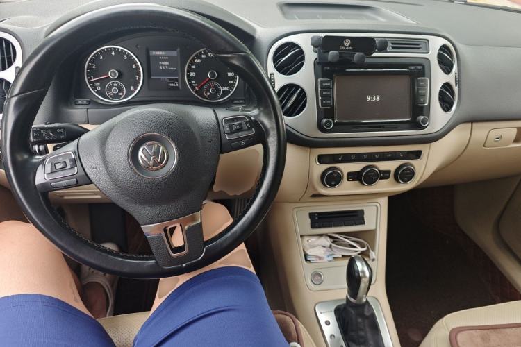 Used Volkswagen Tiguan 2013 1.8 TSI Automatic All-Wheel Drive Luxury Model Center Console
