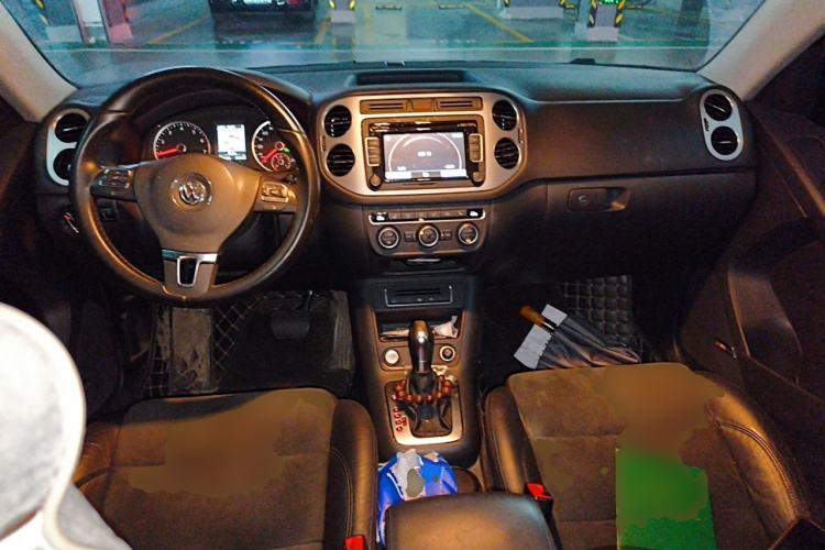 Used Volkswagen Tiguan 2013 2.0 TSI Automatic All-Wheel-Drive Flagship Edition Center Console