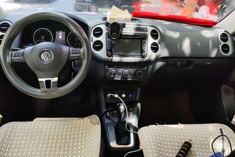 Used Volkswagen Tiguan 2013 1.8 TSI Automatic All-Wheel Drive Luxury Model Center Console