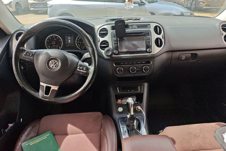 Used Volkswagen Tiguan 2013 2.0 TSI Automatic All-Wheel-Drive Flagship Edition Center Console