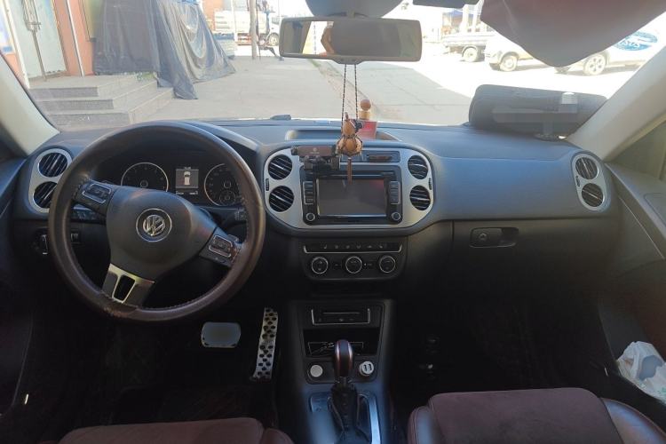 Used Volkswagen Tiguan 2013 2.0 TSI Automatic All-Wheel-Drive Flagship Edition Center Console