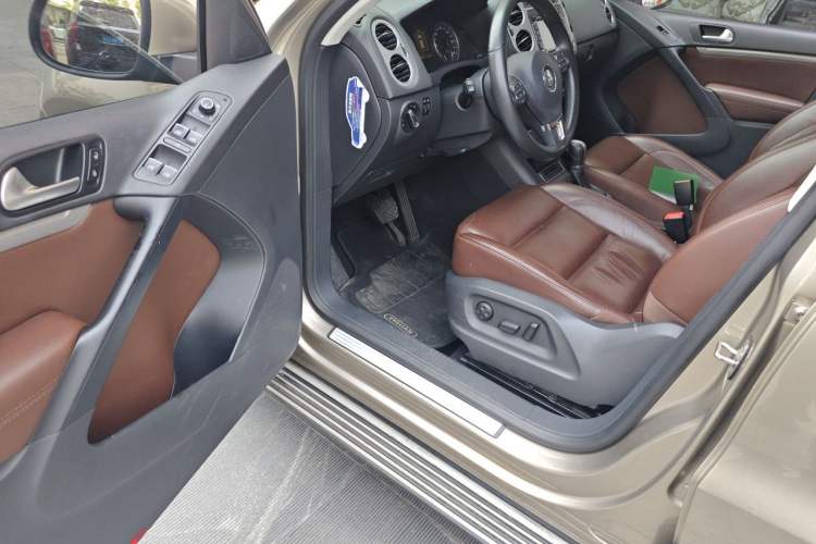Used Volkswagen Tiguan 2013 1.8 TSI Automatic All-Wheel Drive Luxury Model Driver Seat