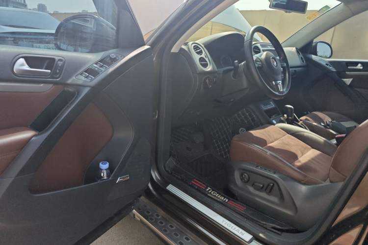 Used Volkswagen Tiguan 2013 2.0 TSI Automatic All-Wheel-Drive Flagship Edition Driver Seat