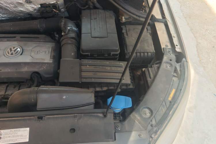 Used Volkswagen Tiguan 2013 1.8 TSI Automatic All-Wheel Drive Luxury Model Engine Bay Left