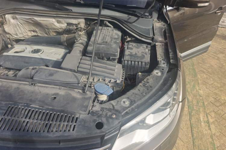 Used Volkswagen Tiguan 2013 2.0 TSI Automatic All-Wheel-Drive Flagship Edition Engine Bay Left
