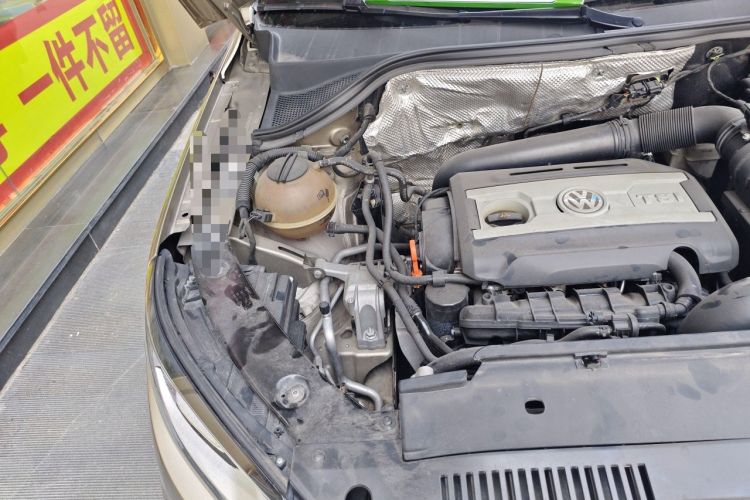 Used Volkswagen Tiguan 2013 1.8 TSI Automatic All-Wheel Drive Luxury Model Engine Bay Right