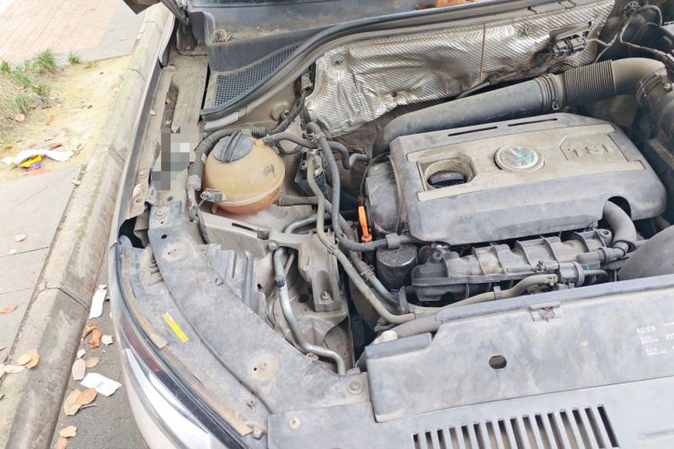 Used Volkswagen Tiguan 2013 1.8 TSI Automatic Two-Wheel Drive Comfort Edition Engine Bay Right