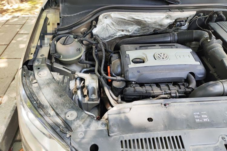 Used Volkswagen Tiguan 2013 1.8 TSI Automatic All-Wheel Drive Luxury Model Engine Bay Right