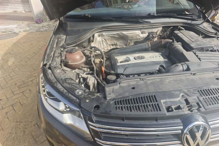 Used Volkswagen Tiguan 2013 2.0 TSI Automatic All-Wheel-Drive Flagship Edition Engine Bay Right