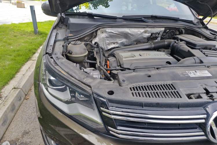 Used Volkswagen Tiguan 2013 2.0 TSI Automatic All-Wheel Drive Luxury Edition Engine Bay Right