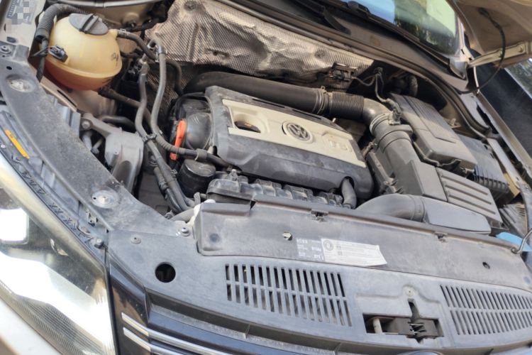 Used Volkswagen Tiguan 2013 1.8 TSI Automatic Two-Wheel Drive Comfort Edition Engine Bay Right