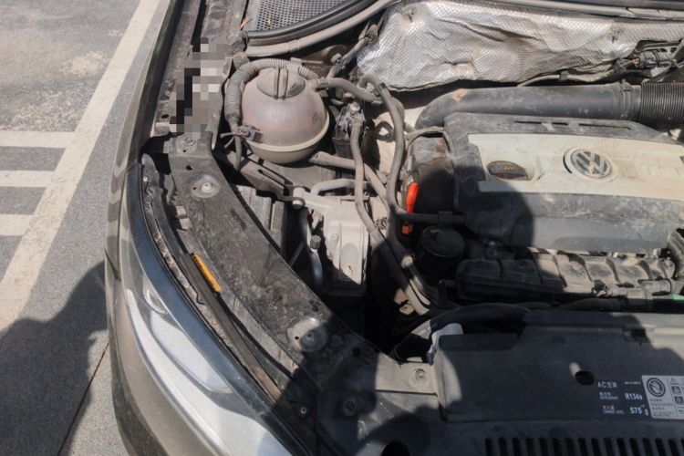 Used Volkswagen Tiguan 2013 1.8 TSI Automatic All-Wheel Drive Luxury Model Engine Bay Right