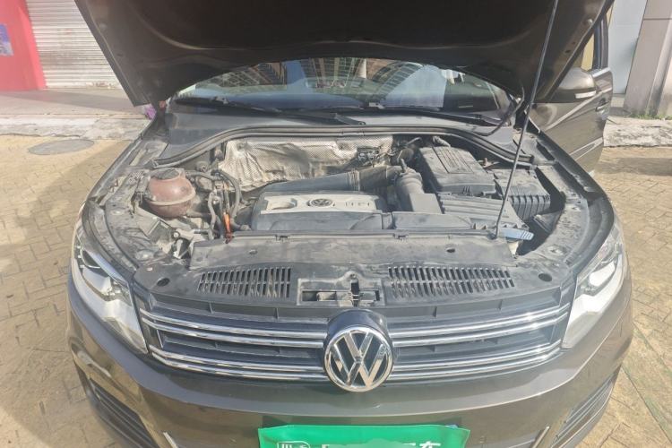 Used Volkswagen Tiguan 2013 2.0 TSI Automatic All-Wheel-Drive Flagship Edition Engine Bay