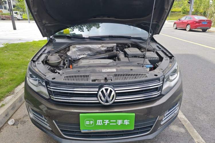 Used Volkswagen Tiguan 2013 2.0 TSI Automatic All-Wheel Drive Luxury Edition Engine Bay