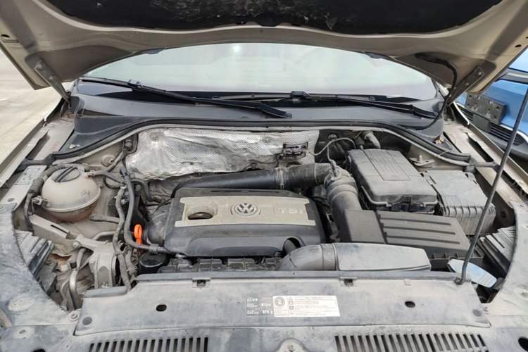 Used Volkswagen Tiguan 2013 1.8 TSI Automatic All-Wheel Drive Luxury Model Engine Bay