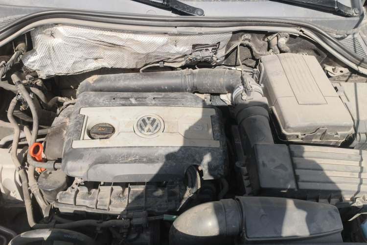 Used Volkswagen Tiguan 2013 1.8 TSI Automatic All-Wheel Drive Luxury Model Engine Bay