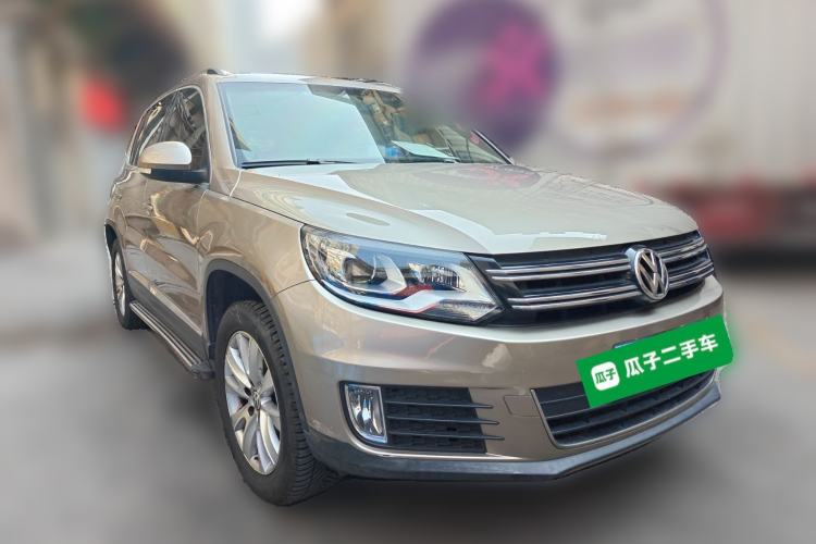 Used Volkswagen Tiguan 2013 1.8 TSI Automatic All-Wheel Drive Luxury Model Front Right 45 Deg
