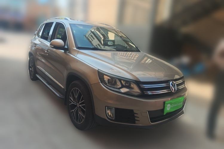 Used Volkswagen Tiguan 2013 1.8 TSI Automatic All-Wheel Drive Luxury Model Front Right 45 Deg