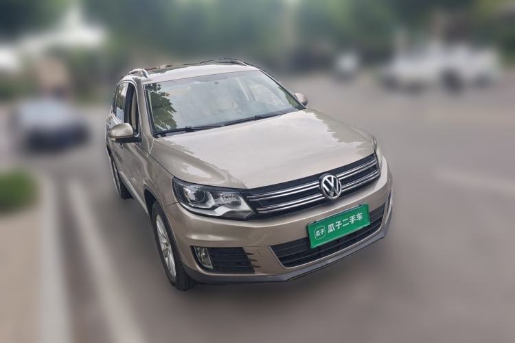 Used Volkswagen Tiguan 2013 1.8 TSI Automatic All-Wheel Drive Luxury Model Front Right 45 Deg