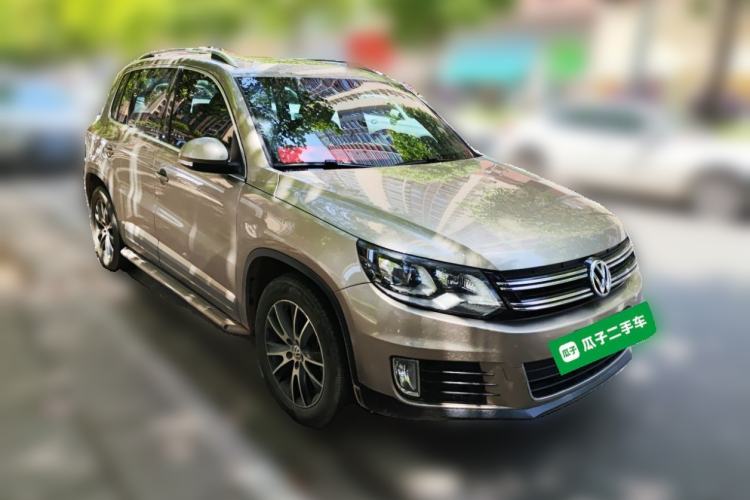 Used Volkswagen Tiguan 2013 1.8 TSI Automatic All-Wheel Drive Luxury Model Front Right 45 Deg