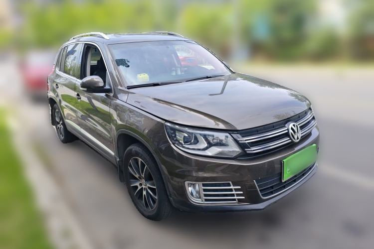 Used Volkswagen Tiguan 2013 2.0 TSI Automatic All-Wheel Drive Luxury Edition Front Right 45 Deg