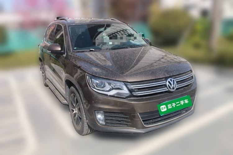 Used Volkswagen Tiguan 2013 1.8 TSI Automatic All-Wheel Drive Luxury Model Front Right 45 Deg